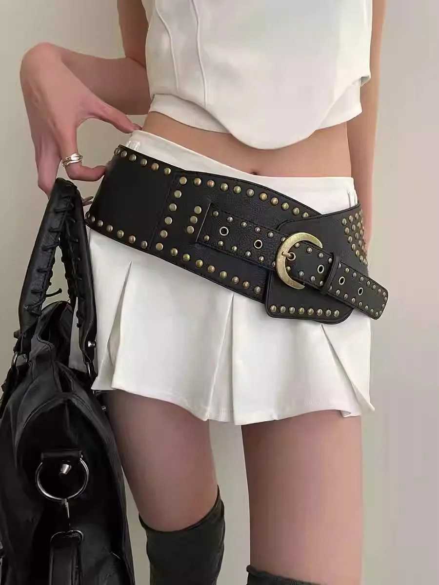 Wide Belt For Women With Vintage HighEnd Fashion Versatile Decoration To Wear With Skirts Rivet Punk Style Waistcoat L250926