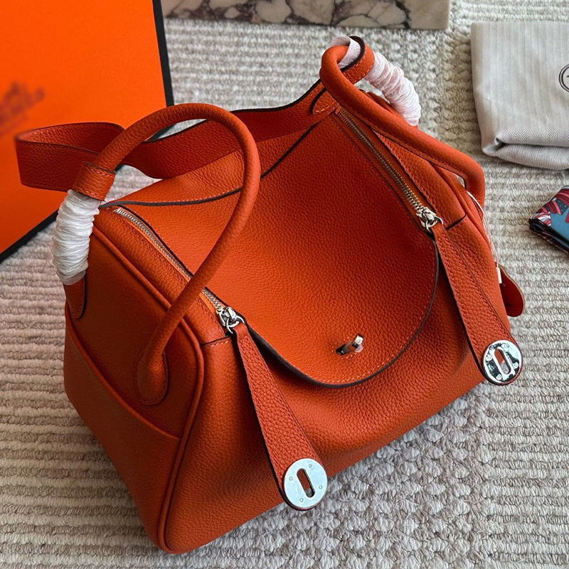 2025 designer bag luxury fashion handbag with three shoulder straps,the widened shoulder strap design is more comfortable