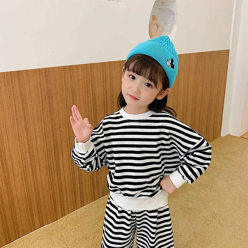 Disney winter warm hat knitted wool childrens pullover hat embroidery Mickey Mouse super cute Korean version boy and girl H250926