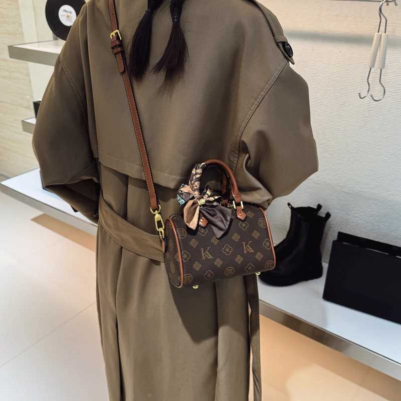 Minimalist Simple Unique Handbag For Women Featuring Large Capacity Leather And Casual Trendy StyleW250926