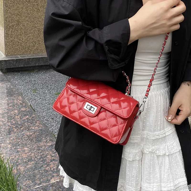 Rhombus Lock Chain Crossbody Bag 2025 New Simple Xiaoxiangfeng Handbag Versatile Shoulder Small Square Bag Z250926