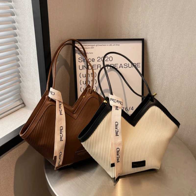 New Design Fashion Women Outdoor Beach Travel Handbags Large Heartshaped Tote Bag Casual Ladies Commuter Shoulder BagW250926