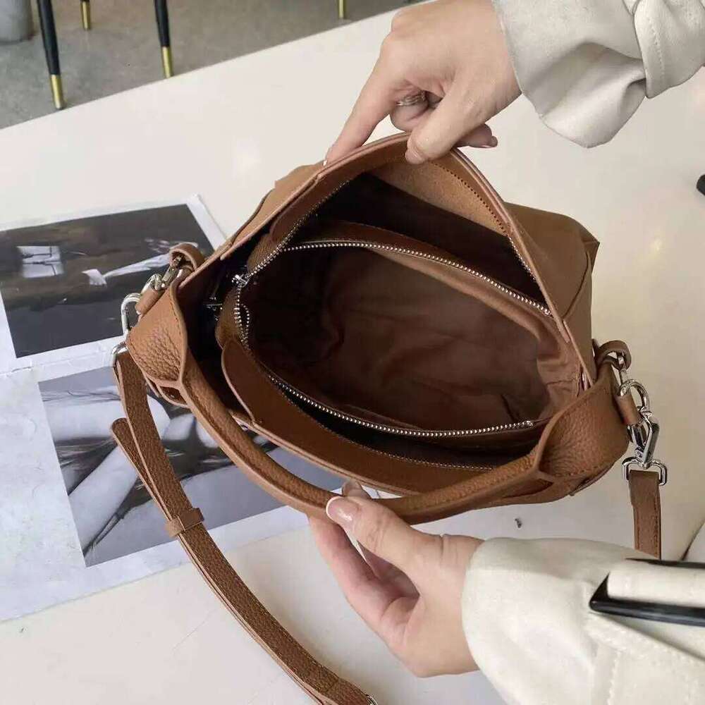 Layer Cowhide Bucket Girls High-Grade Leather Women's New Niche Commuter Bag Basket Purses And Handbags suotong2509