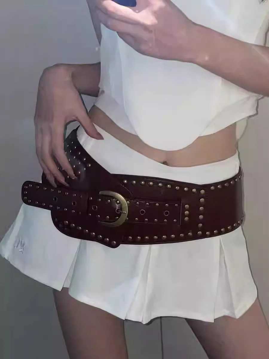 Wide Belt For Women With Vintage HighEnd Fashion Versatile Decoration To Wear With Skirts Rivet Punk Style Waistcoat L250926