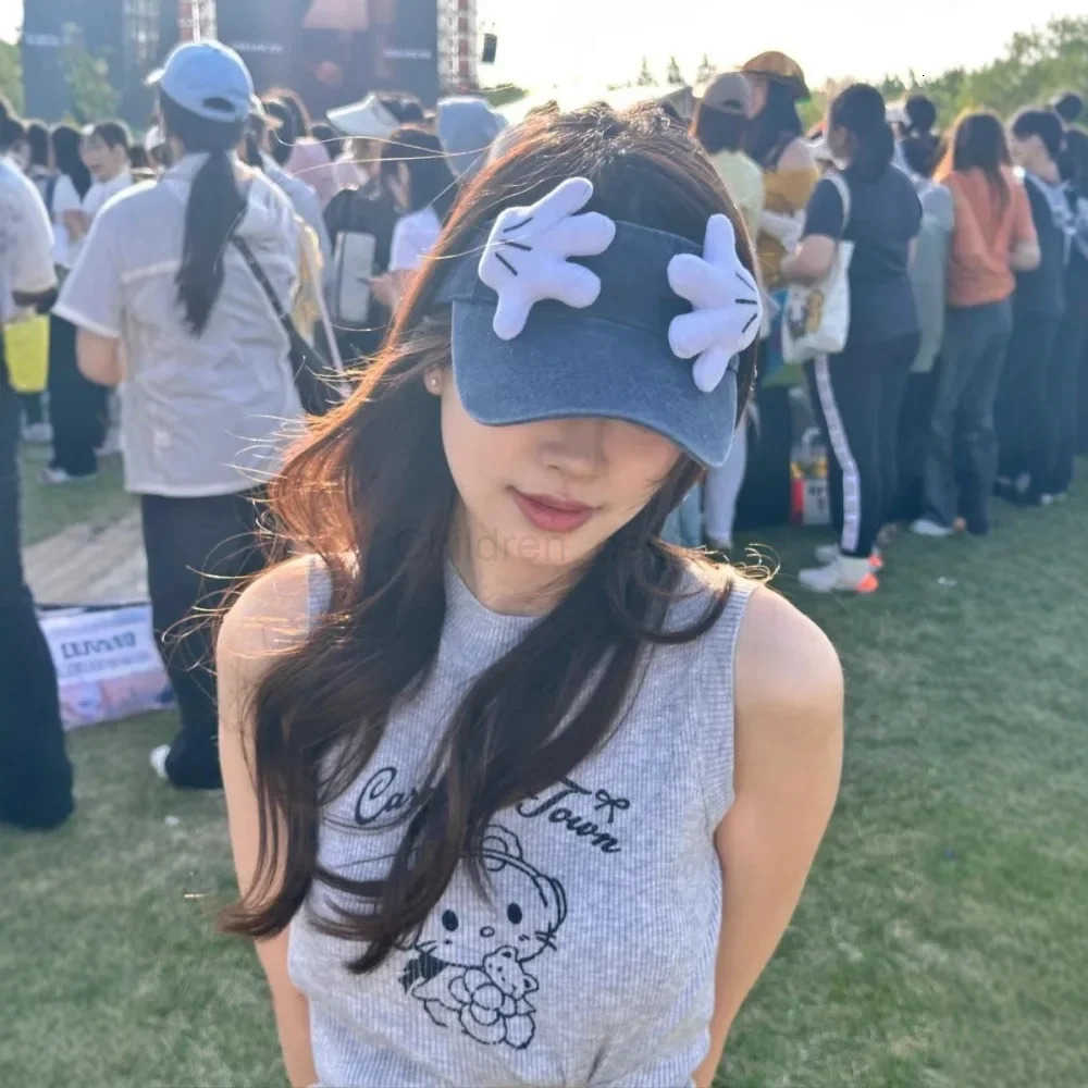 Disney Mickey covers her face with her little hands and denim hats with cute and funny travel sun protection versatile hats H250926