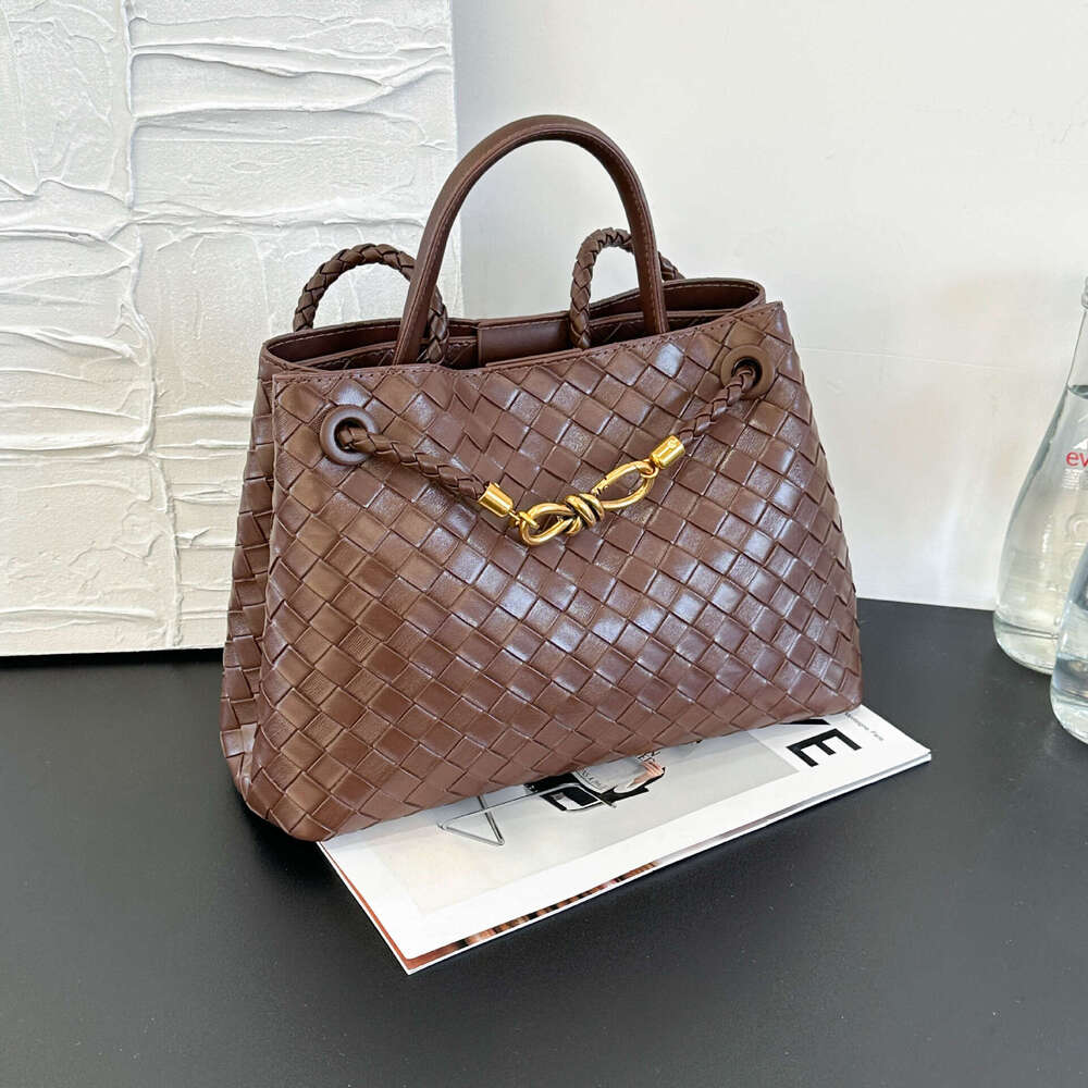 Designer Bag Luxury Shoulder Bag Bag Women's 2025 Outgoing Fashion Casual Elegant Unique Simple Textured Handbag Shoulder 01