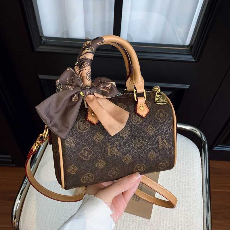 Minimalist Simple Unique Handbag For Women Featuring Large Capacity Leather And Casual Trendy StyleW250926