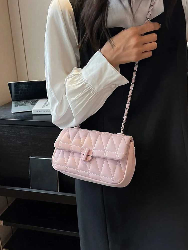 2025 new rhombus grid chain small square bag fashionable and casual crossbody bag shoulder bag womens daily commuting bag Z250926