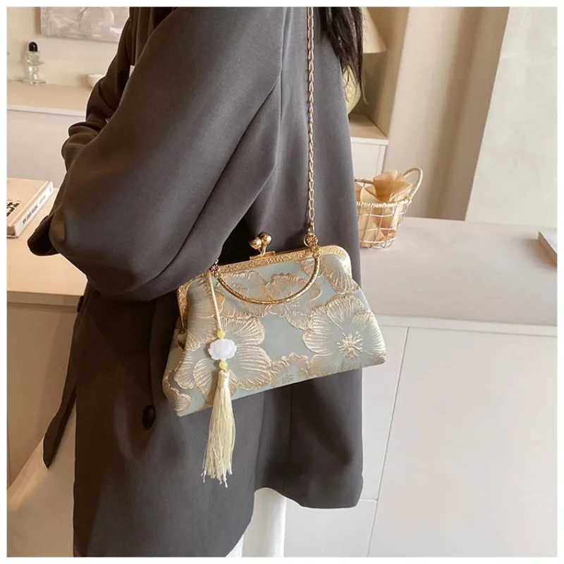 Chinese Style Flower Embroidered Shoulder Crossbody Bag Elegant Chain Handbag Retro Square Pinch Buckle Bag Evening Clutch BagW250926