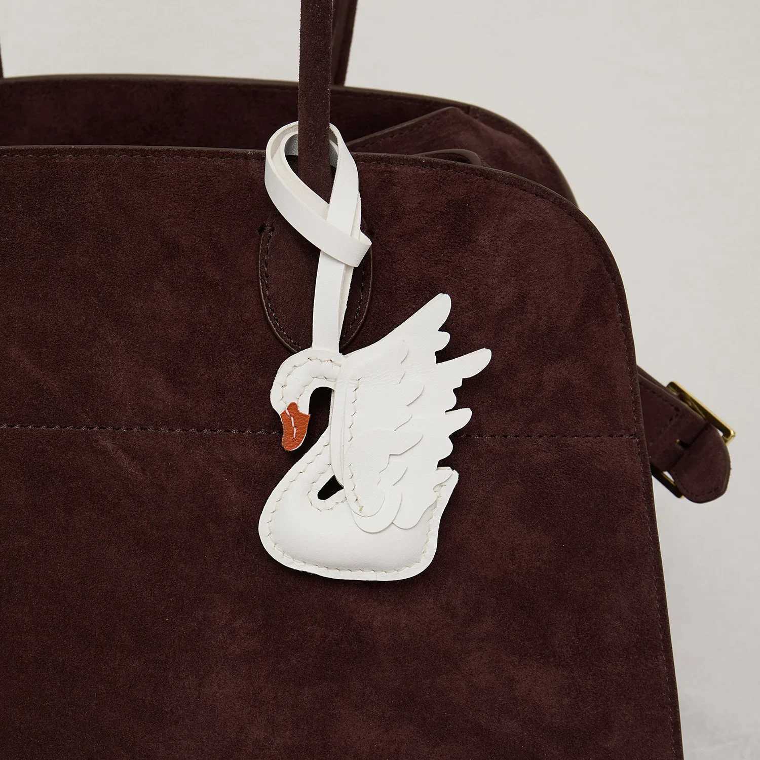 Luxurious Handmade Real Leather Black And White Swan Couple Keychain Gift Cute Decoration Suitable For Bag Exquisite Charm Bag Accessories D2509261