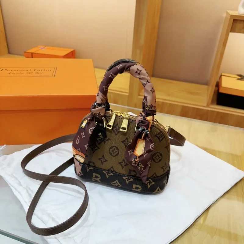 Simple Casual Letter Print Messenger Bag Elegant For Women With HighEnd Leather FashionW250926