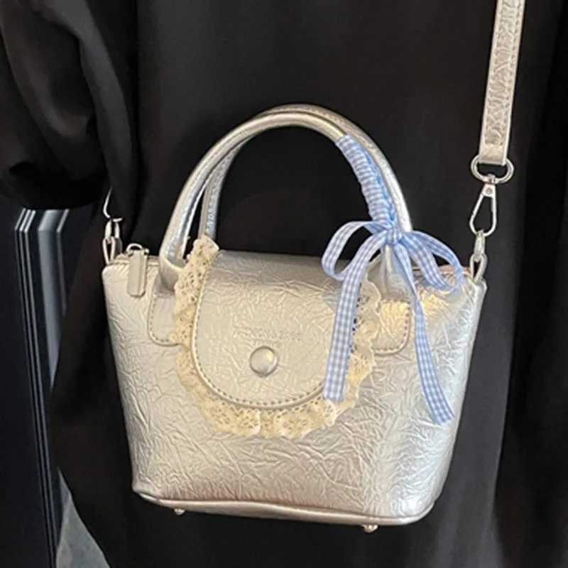 2025 New Designer Hand Carved Shoulder Bag Stylish Textured Crossbody Purse for Women Elegant Handheld Tote FashionableW250926