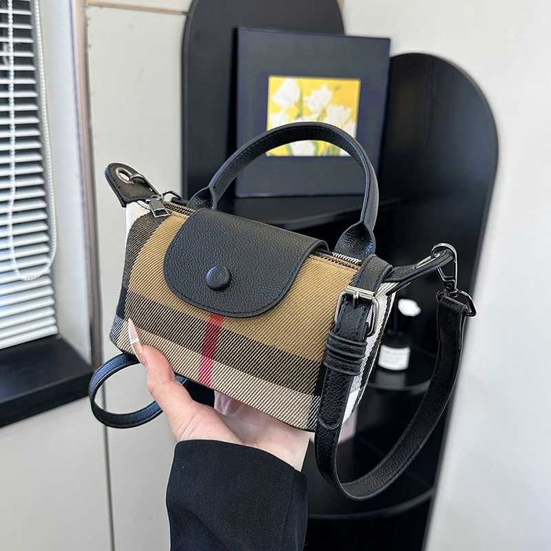 Elegant Vintage Messenger Bag Womens Minimalist Leather Purse Luxury Designer Tote Handbag Large Capacity Stylish CommuterW250926