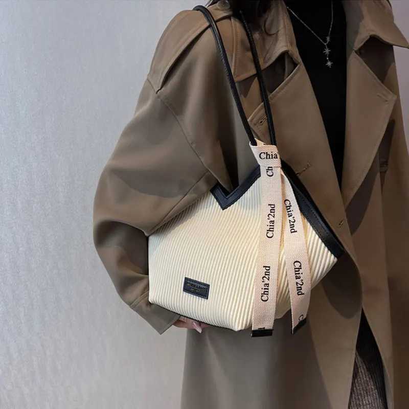 Large capacity bag for women 2025 new student tote bag high capacity one shoulder commuter handbagW250926