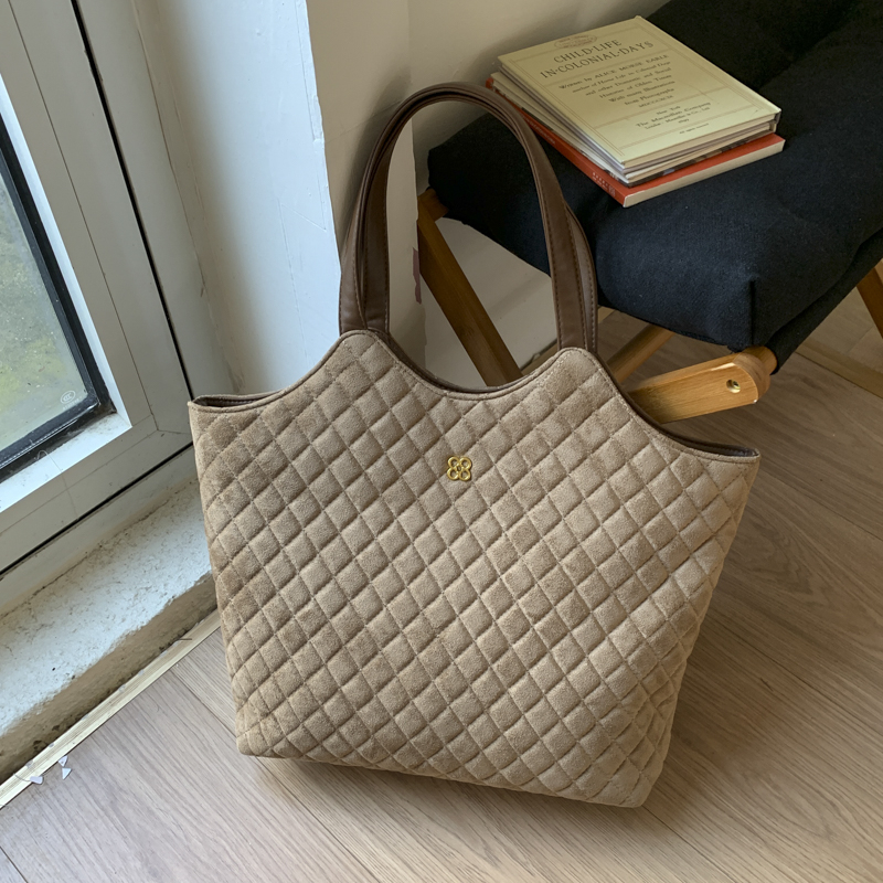 Ladies large capacity handbag for daily commuting shopping lightweight bag high end and niche design single shoulder crossbody 3572031