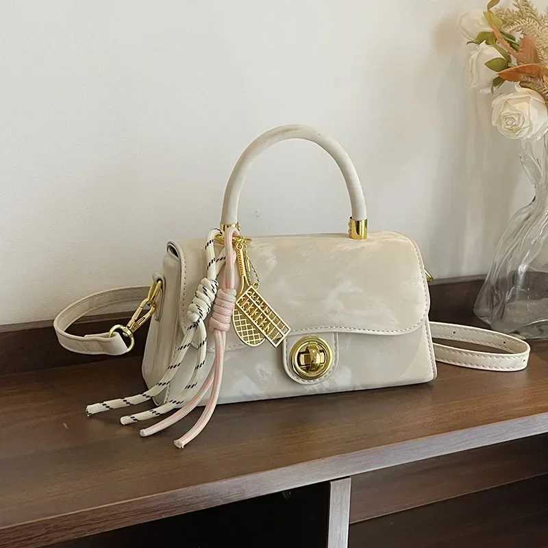 2025 New Fashion Hand Carry Small Square Bag SimpleVersatile Trendy Single Shoulder Womens Bag Free Shipping Z250926