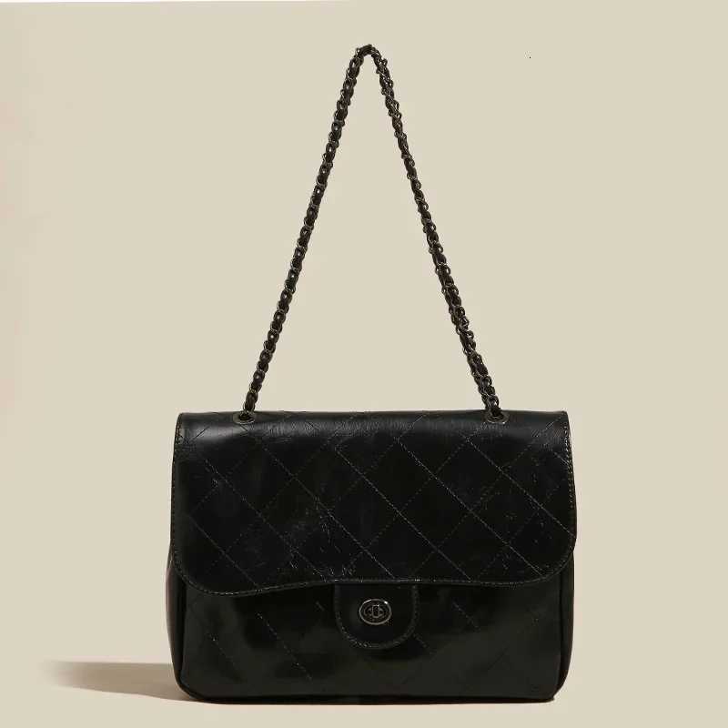 Womens OL Large Capacity Commuter Bag New Style Bag Retro Womens One Shoulder Armpit Bag Lingge Chain Womens Bag Satchels Z250926
