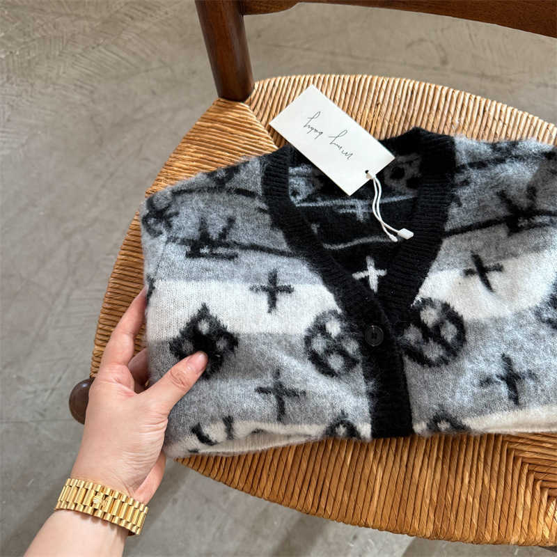 Childrens Sweater 2025 Autumn Korean Version New Boys and Girls Jacquard Vneck Sweater Baby Versatile Knitted Cardigan Trendy Y250925