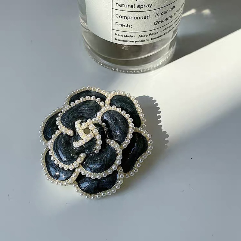 brooches designer 2025 rose oil drip pearl women's fashion highend korean style elegant brooch