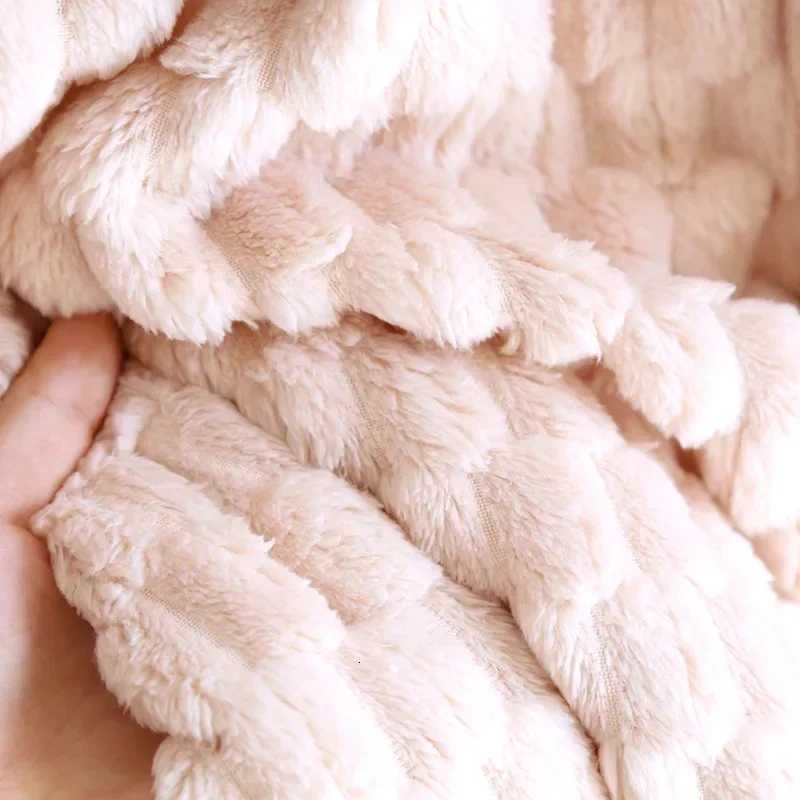 2025 AutumnWinter Couple Pajama Set Flannel Large Thickened Warm Mens and Womens Long Sleeve Pants Coral Plush Home Fur Z250925