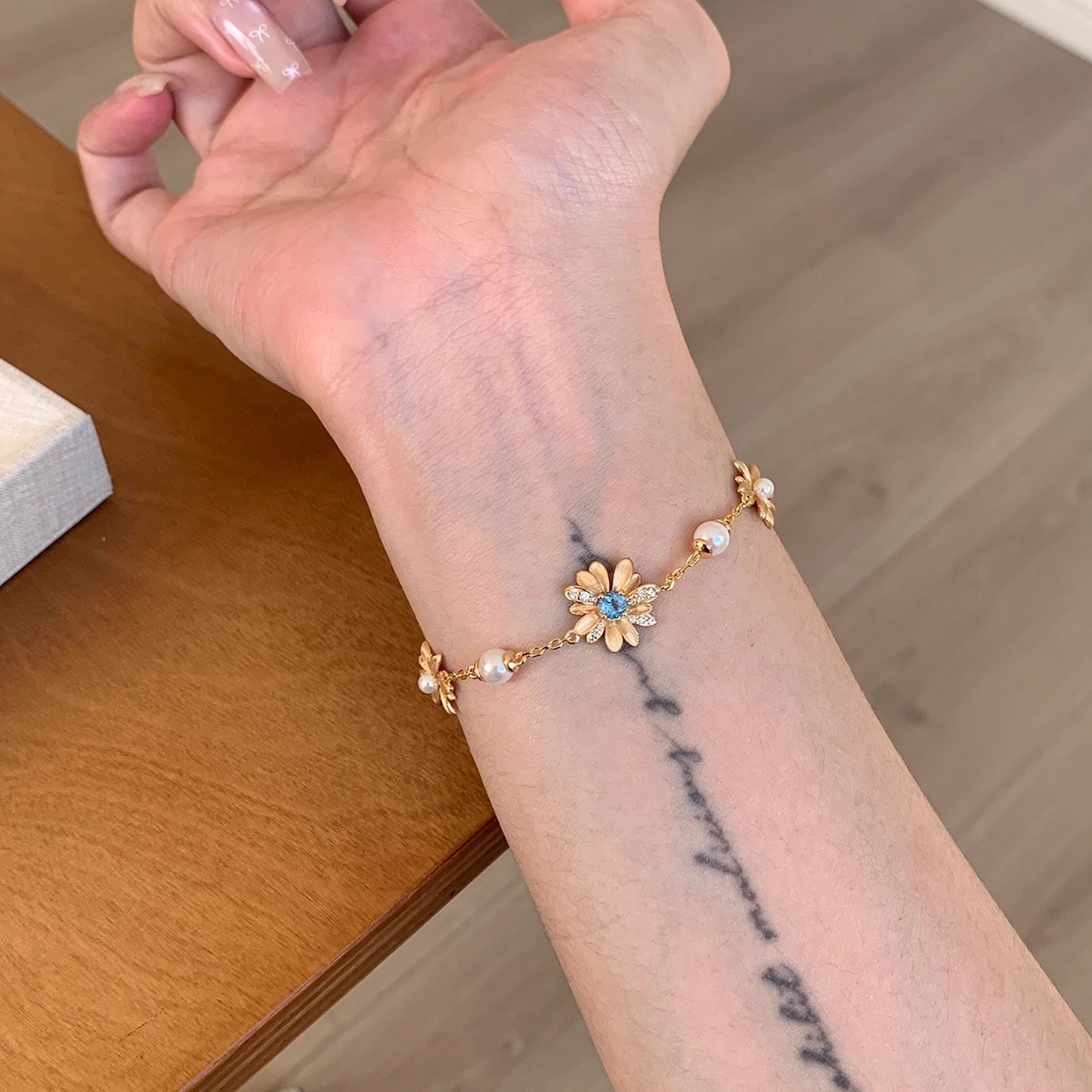 Vintage Gold Sparkling Dia Small Daisy Pearl Bracelet Light High-end Feel Micro-inlaid Zirconia Layered Jewelry - view 4