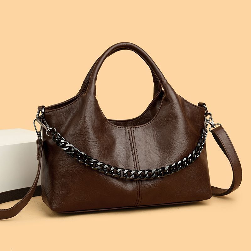 2025 autumn and winter large capacity niche design retro shoulder bag chain design clean bag trendy leather design women's light luxury designer 