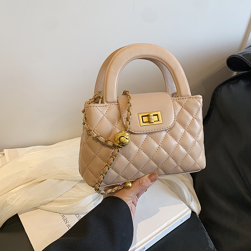 new Free delivery designer bag Luxury Bag Fashionable and atmospheric women's crossbody bag for workplace commuting