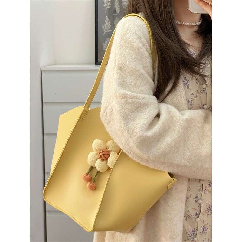 Tulip Petal Shoulder Tote New Versatile Underarm Large Capacity Summer Mother Bag