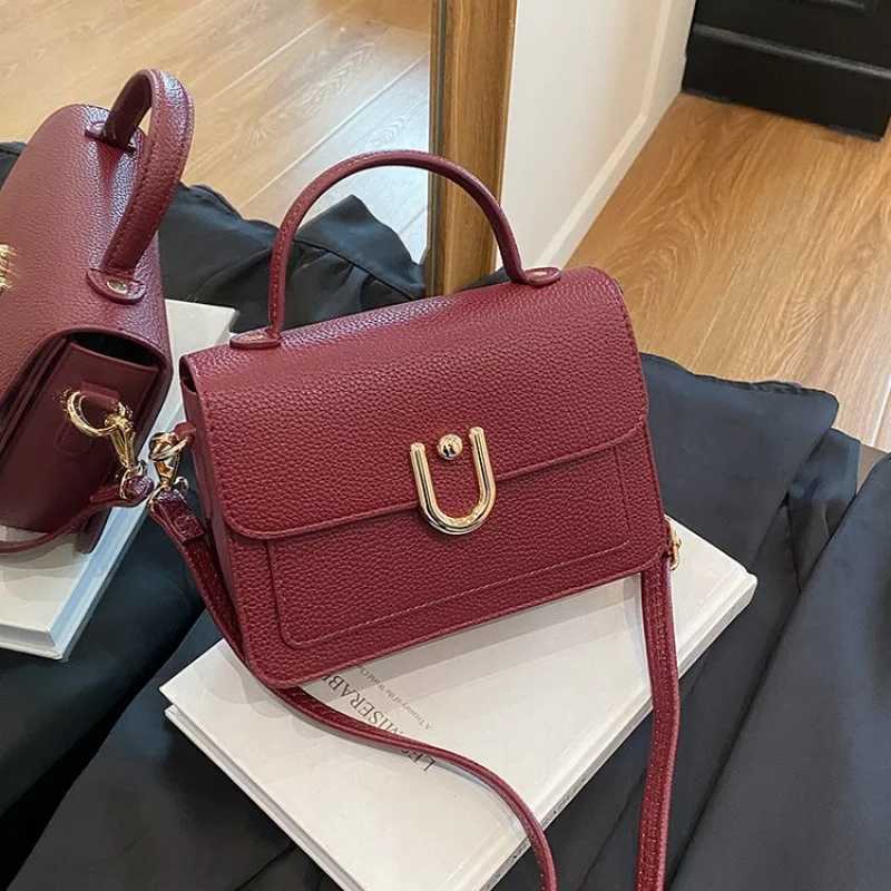 Elegant Leather Womens Crossbody Bag HighEnd Luxury Brand Fashionable Classic Paris Elegant Stitchwork Commuter Bag Z250926