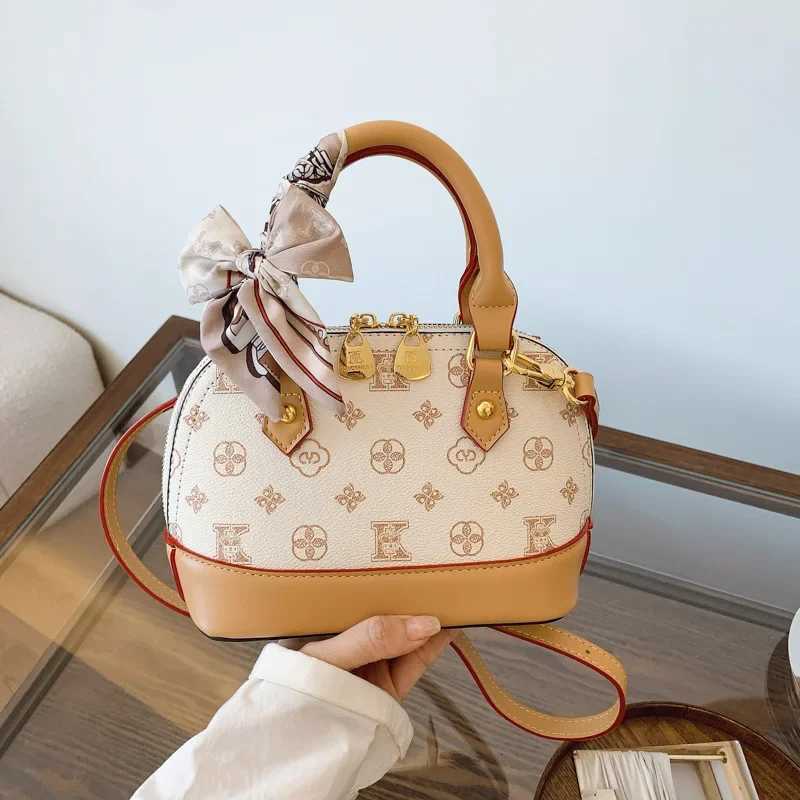 2025 New Womens Retro Print Shell Bag Light Luxury Portable ShoulderCrossbodyW250926