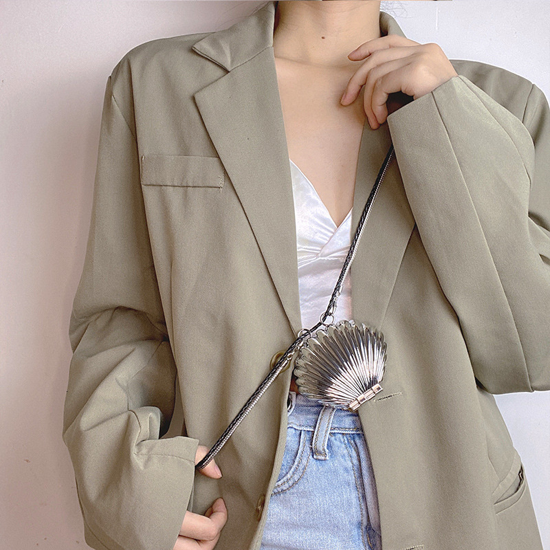 2025 French bag autumn and winter women's metal shell bag new fashion, light luxury, retro style chain shoulder crossbody bag mini wallet designe