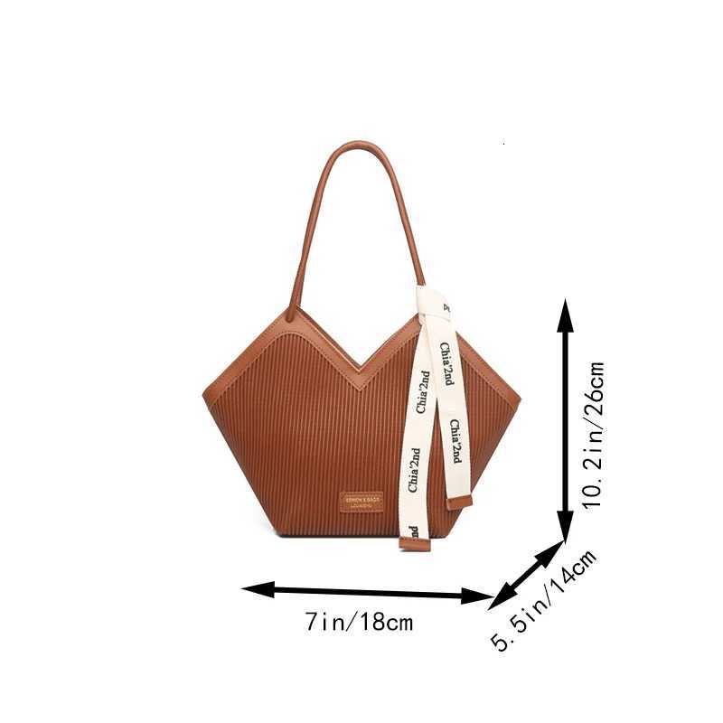 Neutral style backpack for daily commuting featuring a fashionable and simple singleshoulder handbag designW250926