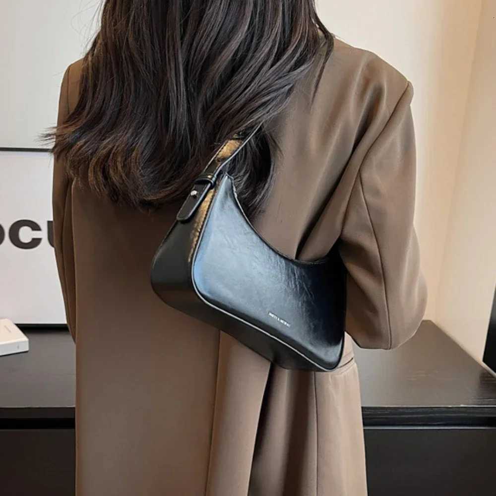 Small Cute Underarm Shoulder Bags for Women 2025 Trend Design Leather Handbags and Purses Y2K Silver Red Hand Bag Women Bag Z250926
