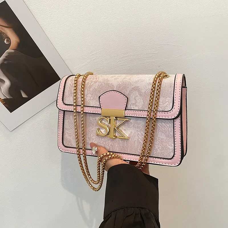 2025 New Fashion Trend Chain Bag Textured Retro Embroidery Versatile Small Square HighEnd Shoulder MessengerW250926
