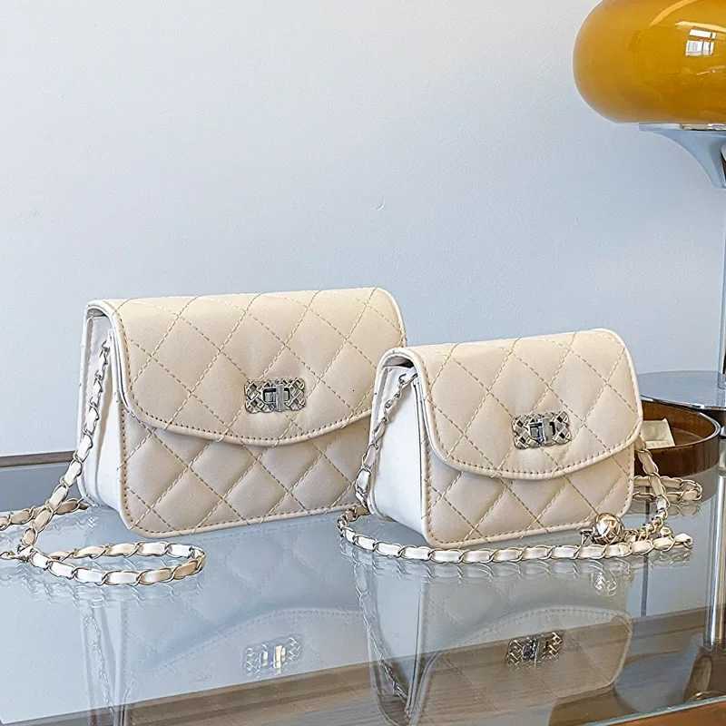 High Aesthetic Chain Bag with A Unique Texture Lingge Small Square Bag 2024 New Crossbody Bag Womens Shoulder Bag Z250926