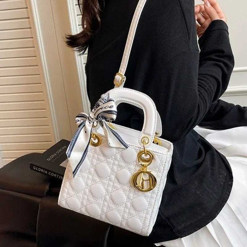 Casual Versatile Crossbody Bag with New Style Classy Niche Trendy HighEnd Design for Womens Sweet Retro Looks W250924