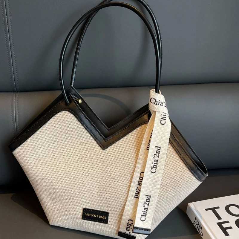 Oversized Heart Accent Tote Crossbody Bag 2025 New Commuter Ready Student Casual Bags Women Premium Textured Underarm BagW250926