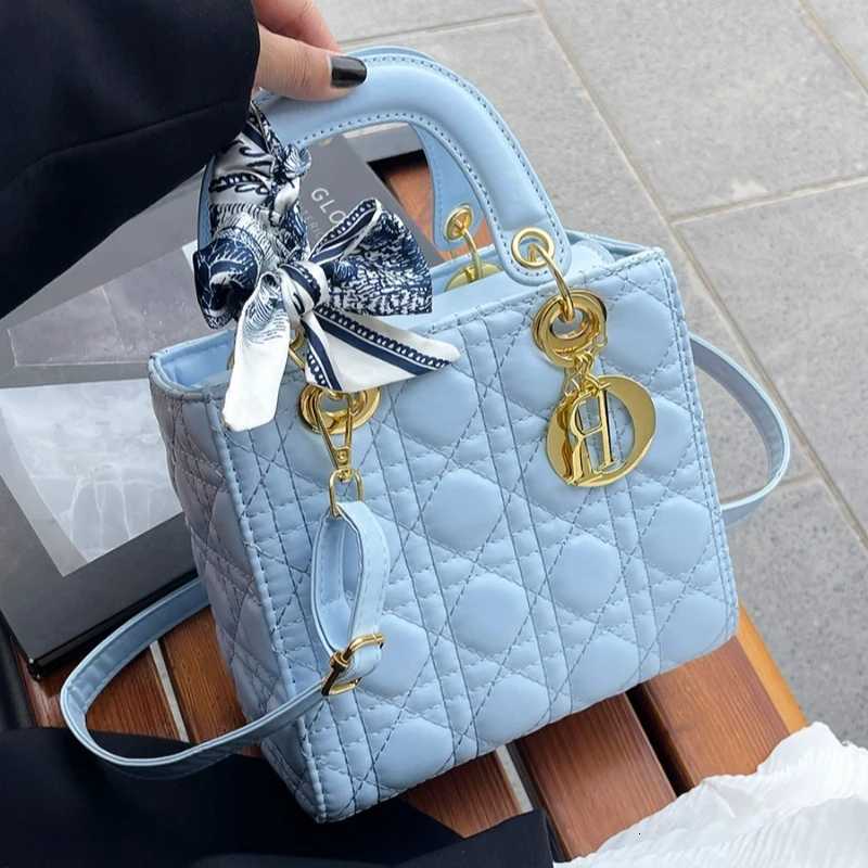 Casual Versatile Crossbody Bag with New Style Classy Niche Trendy HighEnd Design for Womens Sweet Retro Looks W250924