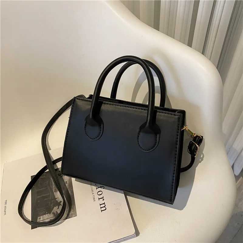 Elegant Black Handbag with Dual Handles Chic Crossbody Bag Retro Stylish Tote Small Bag for Women Girls Daily Use Work Party Z250926