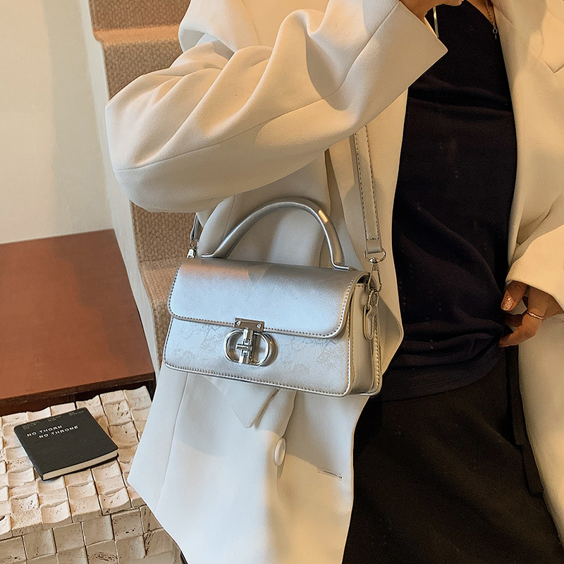 Free delivery designer bag Luxury Bag Casual and comfortable shoulder bag for women simple and fashionable