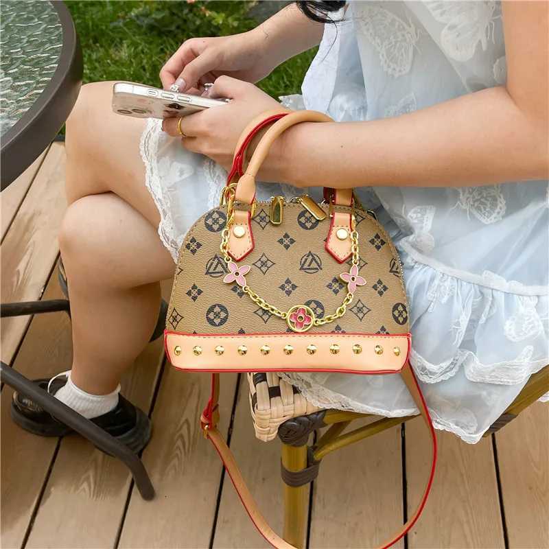 2025 Designer Shell Bag Floral Print ChainBeaded ShoulderCrossbody Purse Elegant Handbag for WomenW250926