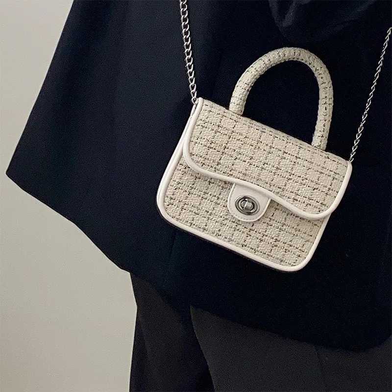 Niche design fashion popular handbags leisure hundreds of trendy diagonal cross chain bag single shoulder small square bag Z250926