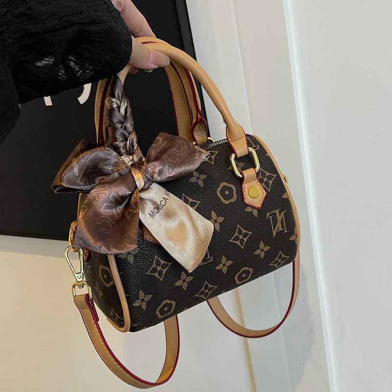 Stylish Womens Leather Handbag Designer Crossbody Shoulder Bag Ladies Tote Purse Casual Daily Use TrendyW250926