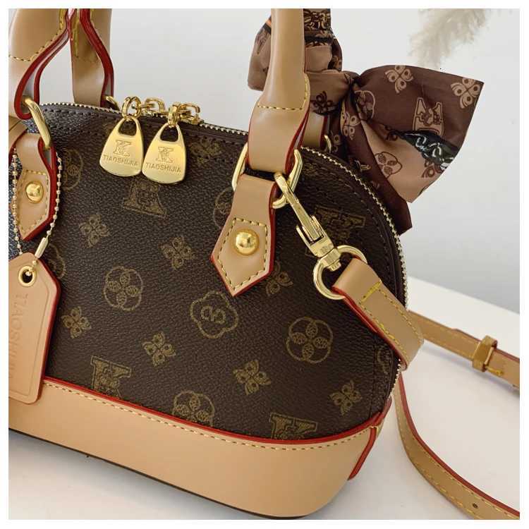 Fashionable Vintage Tote Bag for Women with Large Capacity Crossbody Option and Simple EleganceW250926