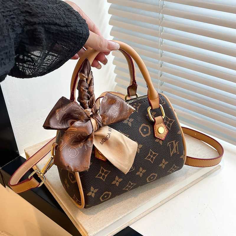 Stylish Womens Leather Handbag Designer Crossbody Shoulder Bag Ladies Tote Purse Casual Daily Use TrendyW250926