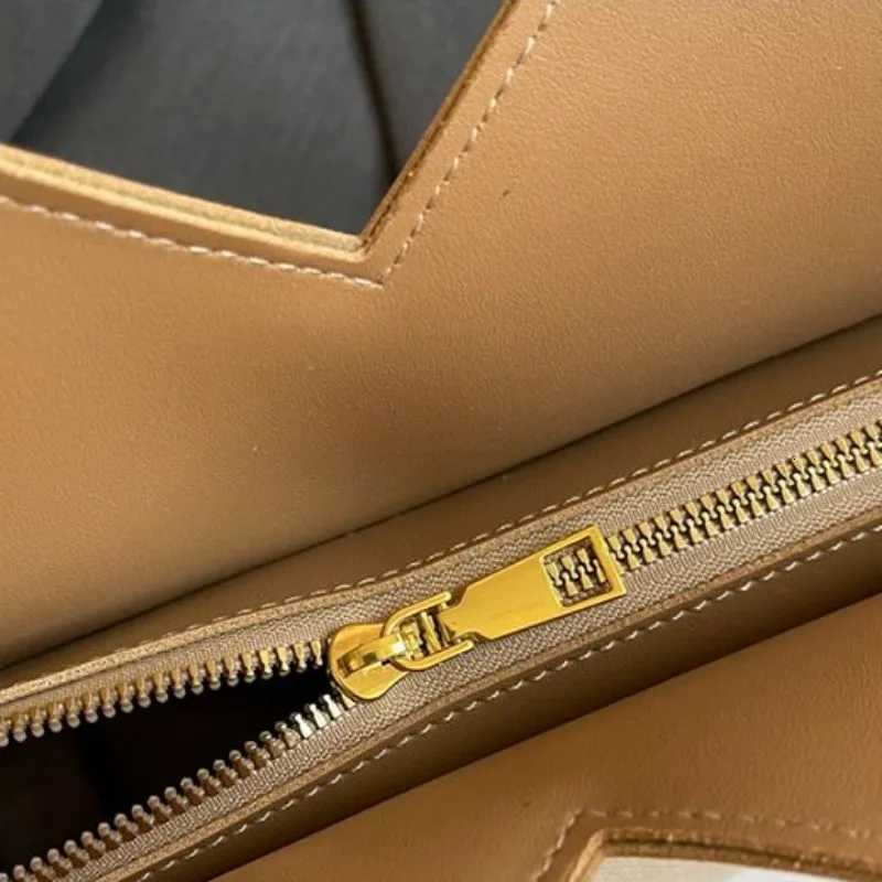 Large Capacity Bag for Womens New Minimalist Canvas Tote Bag Versatile Commuting College Student Class Shoulder Bag HandbagW250926