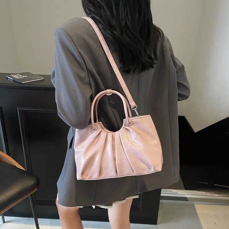 2025 Hot Selling Pleated Small Square Bag New Diagonal Span Large Capacity Bag Single Shoulder Handheld Womens Bag Purses Z250926