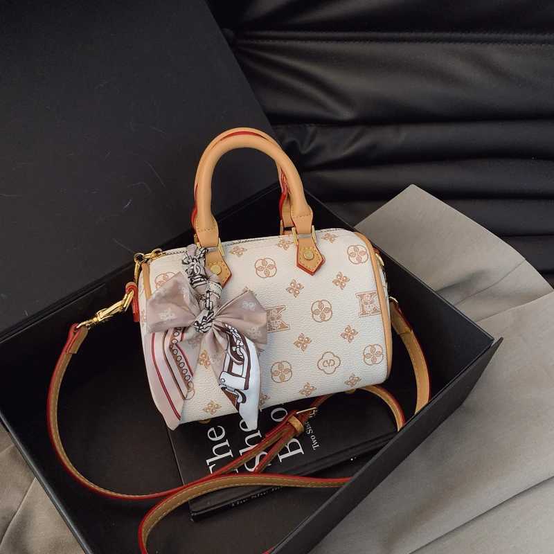 Classic Elegant Leather Crossbody Bag For Women Luxury Designer Shoulder Bag Vintage Style Fashionable ToteW250926