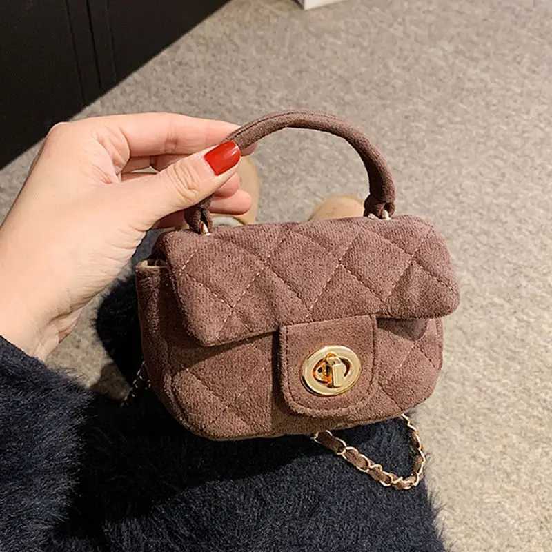 Minifashion Bag 2023 New Highgrade Textured Messenger Bag with Matte Leather and Oneshoulder Chain Mouth Red Envelope Z250926
