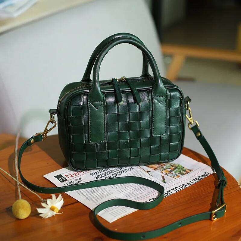 Classic Fashionable Crossbody Bag For Ladies - In Leather Material Durable Lightweight And Chic Suotong0917